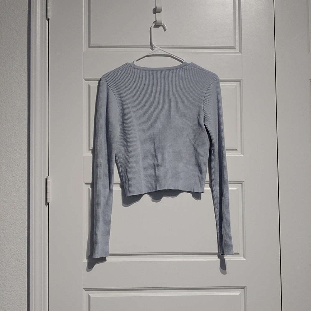 Discontinued Brandy Melville Zoe V-neck cardigan - Picture 2 of 4